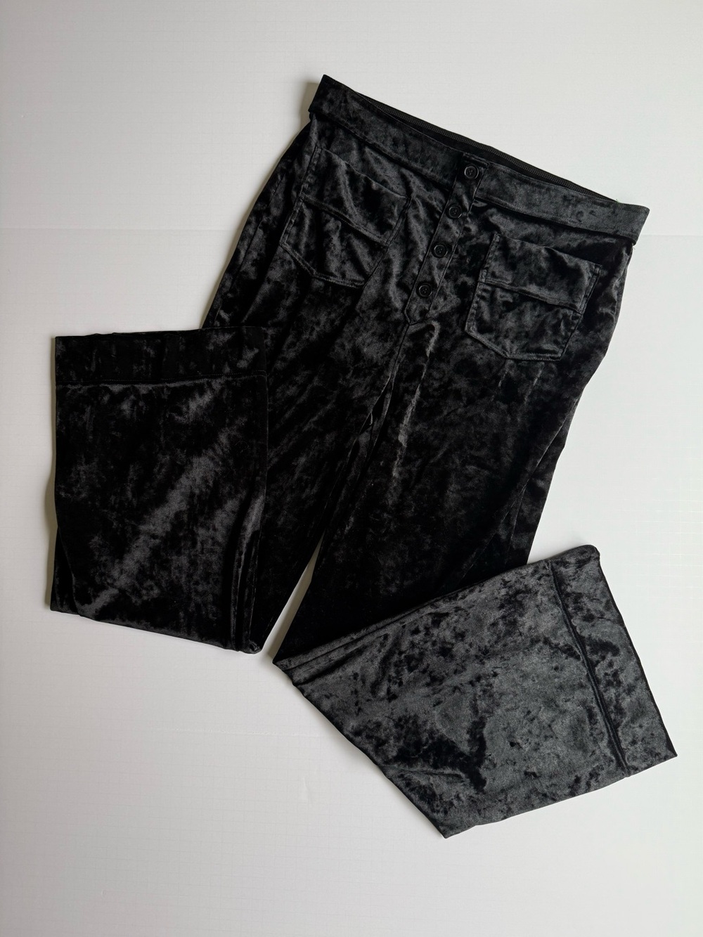 Halara NWT Black velvet wide leg trousers with front pockets and button detail. - Picture 7 of 14